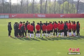 国足球员体脂率达8%至9%，别再叫他们白斩鸡了图片