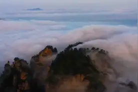 云腾雾绕千峰秀 张家界云海奇观胜过阿凡达视频封面