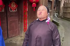 侗族奶奶和好姐妹模仿“金鱼嘴”，邓紫棋本人评论“太厉害了”图片