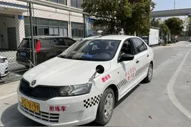 AI机器人教练在上海一驾校上岗3年，学员合格率提升近两成图片