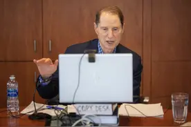 1400美元不够，美民主党议员呼吁拜登周期性直接发钱图片