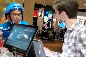 上海一外卖小哥用英语帮老外点餐，口语流利看呆店员，网友：送外卖的神秘组织视频封面