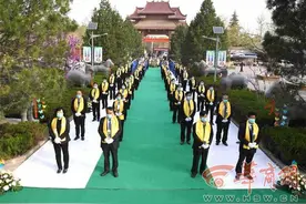 西安凤栖山人文纪念园举行清明公祭活动图片
