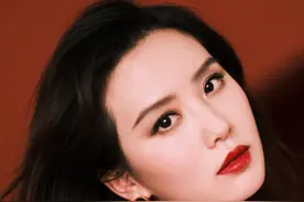 刘诗诗穿着CHANEL  2021春夏长裙图片