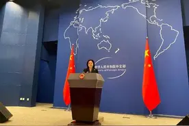 华春莹：中国少数民族比美国的幸福得多，美国政客该从楚门的世界里醒过来了图片