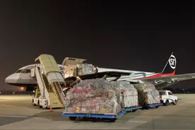 「福建」新突破！厦门机场首班B757全货机满载起飞图片
