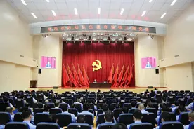 何辛幸：发扬自我革命精神 建设过硬政法队伍图片