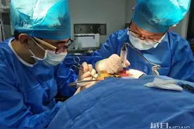 女子失恋险“秃顶”，专家提醒：注意调解情绪图片