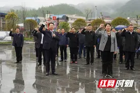 龙山县党员干部：接受党性洗礼 赓续红色血脉图片