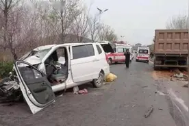 济南一渣土车失控与对向两车相撞，致2死7伤视频封面