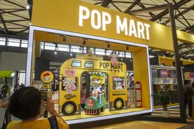 泡泡玛特市值腰斩，“潮玩界的茅台”为何不香了？图片