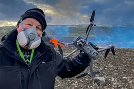 火山喷发致地磁紊乱？冰岛数十架航拍无人机摔入熔岩，专家建议逆风飞图片