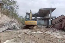 影响形象！义乌齐庐山风景区违章建筑拆了图片