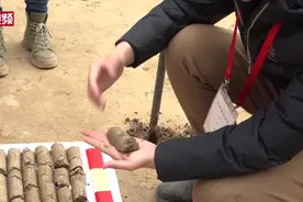 传说中的“洛阳铲”怎么用？看考古专家现场演示视频封面