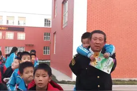 56岁“校车爸爸”与渐冻男孩的故事，暖哭了图片