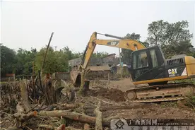 防城区：推进“三清三拆”助力乡村振兴图片