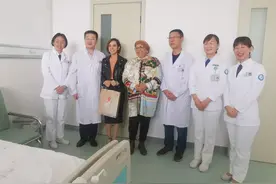 外国友人不远万里来淄就医 中西医结合诊疗让其赞不绝口图片
