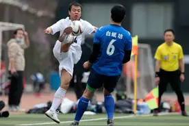 铲断邵佳一 紧逼徐云龙，我把“史上最牛社区队”逼到点球大战图片