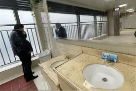成都女子制止吸烟被泼背后：多地均有“禁烟令”，餐馆和卫生间仍难杜绝二手烟图片
