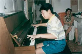 我问郎朗，你会像郎爸教育你一样去教育你的孩子吗？图片