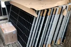 业主自家安装光伏设备受阻，物业：影响小区外立面的统一视频封面