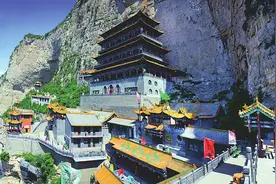 一座绵山纪念两个人：介子推和阎吉英图片