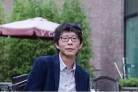 张定浩：现代小说通过写出人的复杂性，对抗意识形态的粗暴｜专访图片