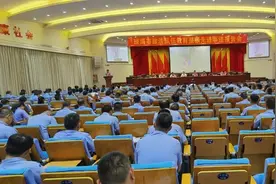 琼海市人民检察院检察官卢伟：一身“检察蓝”，扫黑除恶不言退图片