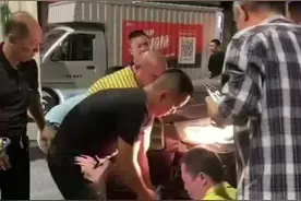 女子压车底，众人齐抬车！潮州古巷发生这惊险一幕……图片