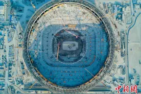 中联重科塔机助力2022世界杯主场馆封顶图片