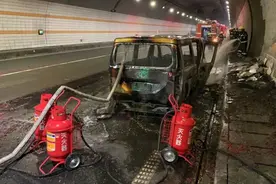 十万响鞭炮车上爆燃！隧道内火光四溅图片