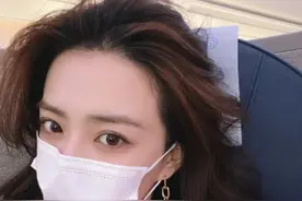 美丽加倍！徐璐晒自拍称双眼皮变4眼皮惹人羡图片