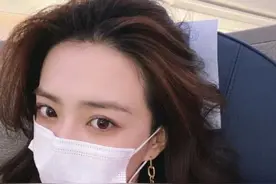 美丽加倍！徐璐晒自拍称双眼皮变4眼皮惹人羡图片
