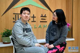 孩子我想陪你到老，哪怕多一年图片