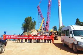 中国能建葛洲坝电力江西乌梅山风电风机吊装完成图片