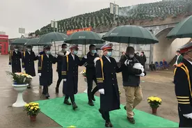 株洲市举办首届集体生态树葬图片