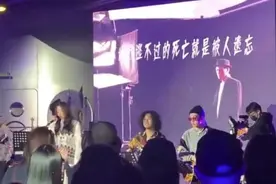 赵英俊追思会 张靓颖唱《致我们终将逝去的青春》送别好友图片