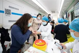 武汉大学中南医院3000余名医护完成新冠疫苗接种图片