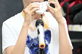 吹陶笛的16岁“星星”少年火了！笑容灿烂打动无数网友图片