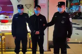 “警察”男友月入5万 同居后结果让人傻眼图片