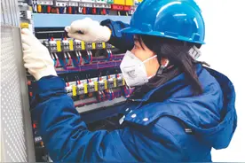 “小女子”成为电力工程顶尖技术工人图片