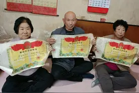 三代守墓人后续：海阳失踪女烈士疑似岛城正在寻找的无名女英雄图片