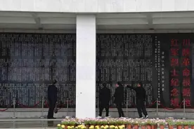 千里祭奠未曾谋面的爷爷图片