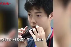 吹陶笛的“星星少年”火了，笑容灿烂打动无数网友图片