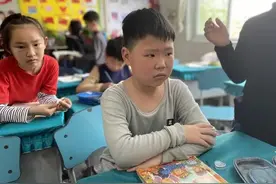 朋友圈刷屏！浙江8岁男孩登上热搜！一个动作被赞爆：后浪可期图片