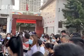 瑞丽急需缅语翻译和电脑 然后就有了那么多图片