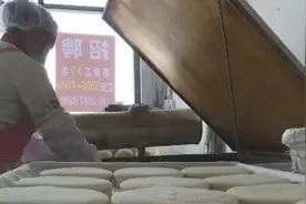 潍坊寿光市：夫妻火烧店 一天可卖一万个图片