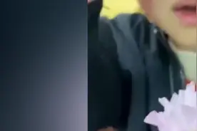 小朋友采小白花送老师，老师：这个节不用送视频封面
