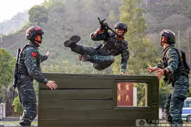 直击武警特战队员训练精彩瞬间图片