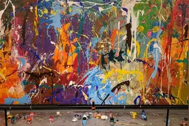 韩国夫妇误毁44万美元涂鸦作品：以为画作前的颜料画笔供随意涂鸦用图片